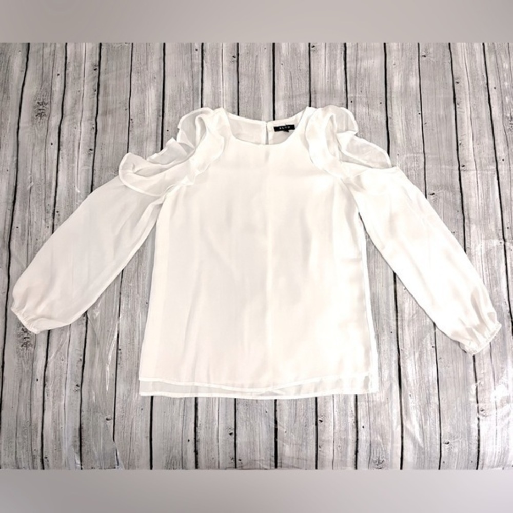 BLVD Women’s White Long Sleeve Blouse
Cold Shoulder Style Size Medium